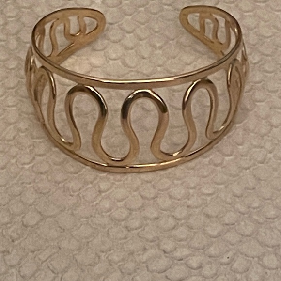Sarah Coventry Cuff Bracelet, Open Work, Gold Tone, Signed - Picture 5 of 7